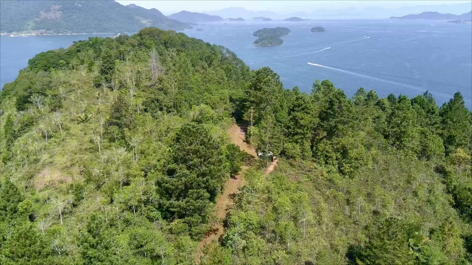 Aresta e percurso em cota elevada de Ponta da Cruz
